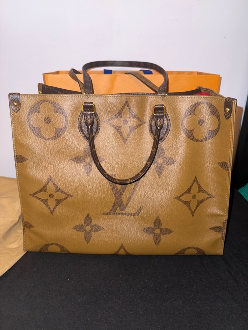 LOUIS VUITTON
Reverse Monogram Giant Onthego GM - Picture 1 of 11